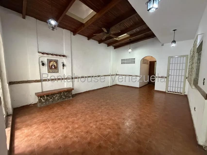 Comercial (Galpon - Deposito) en Alquiler en La Floresta, Distrito Metropolitano
