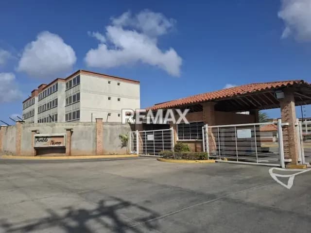 EN VENTA ACOGEDOR Y MODERNO APARTAMENTO, CONJUNTO RESIDENCIAL PUEBLO NUEVO, SAN ANTONIO, ISLA DE MARGARITA.