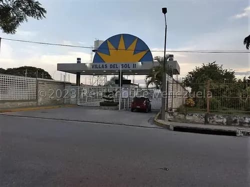Quinta En Venta En La Morita 1 Avenida Aragua Tipo Townhouse 24-1298 Holder