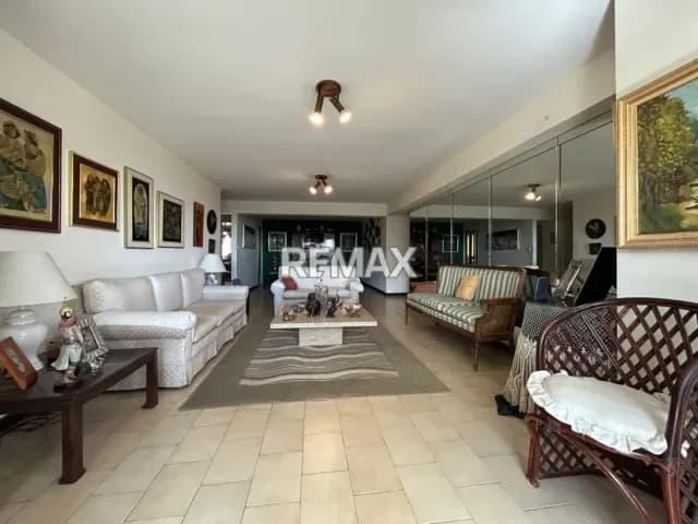 Venta Apartamento Los Naranjos, diagonal al Sport Center