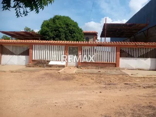 Se vende casa en la salina por la autopista