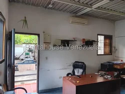 ¿busca Un Galpón En Venta Con Oficinas Y Áreas De Depósito Listas Para Operar? Aquí Lo Tiene. Belkis 26-10144
