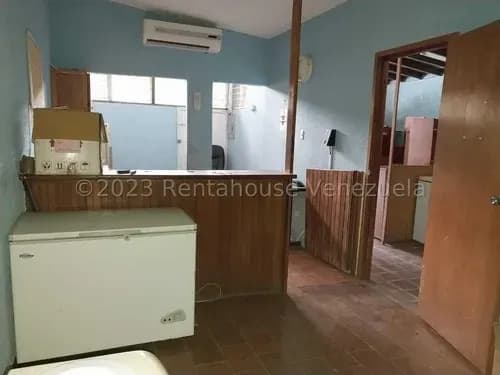Casa Comercial En Alquiler Con Cava Cuarto Urb El Recreo Cabudare,lara # 26-20151 Gm