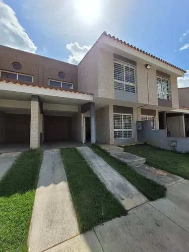 Se Vende Townhouse En Cumbres De La Esmeralda Son 155 M2 En Unos De Los Condominios Nuevos De, San Diego. Inversion Segura Rg