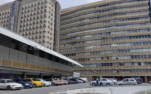 Oficina En Venta Sabana Grande Con Aire Central Y Estacionamiento Privado #22-15857 Sarahy