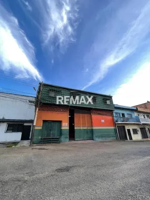 Galpón comercial y residencial en venta, La Concordia.