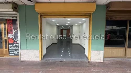 Se Alquila Amplio Local Comercial Ubicado En El Paraíso.