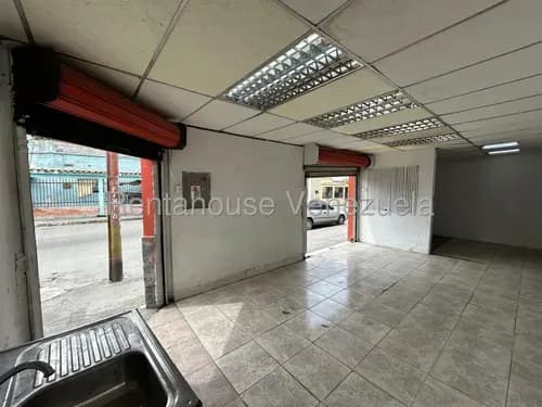 Local Espacioso Con Ubicación Estratégica Y Doble Santamaría En Alquiler Centro Barquisimeto,lara Rc