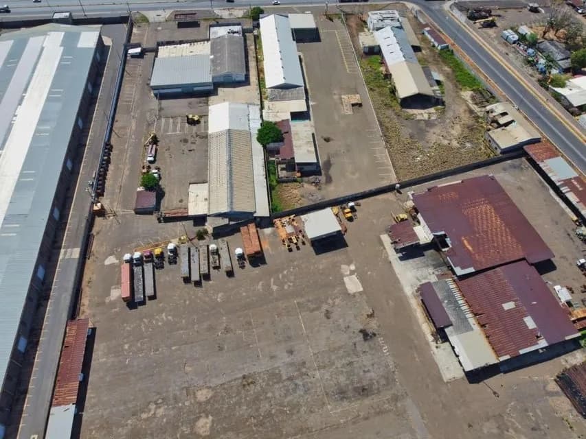 Comercial (Galpon - Deposito) en Venta en Zona Industrial Sur, Zulia