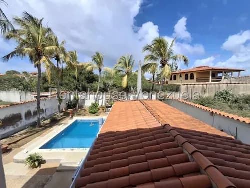 Espectacular Casa En Playa El Agua Con Piscina Con Espacios Abiertos, Terraza Y Área De Patio Grande Con Parrillera, Excelente Inversión Para Vacacionar, Tener Cómo Residencias Fija. Mas O Rentar