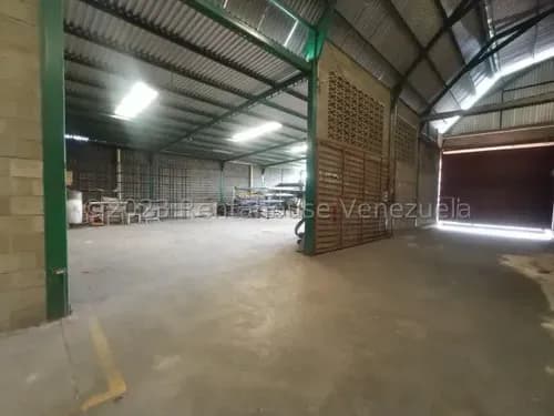 Daniela Linarez Vende Impecable Galpón De 1411,74 M2 De Construcción Con Oficinas, Mezzanina, Comedor, 3 Baños, Cámaras De Seguridad, Monitor Y Sensor De Movimiento, Zona Industrial 2 Barquisimeto