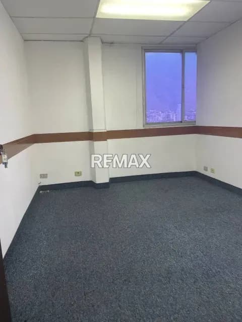 OFICINA EN ALQUILER IDEAL PARA EMPRENDEDORES 11 M2, EN PLAZA VENEZUELA
