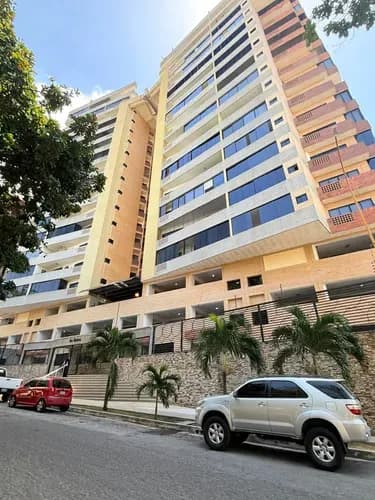 Apartamento En Venta Res. Mantova Chimeneas- Valencia, Ubicación Privilegiada