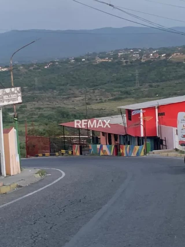 Casa con Locales Comerciales en venta