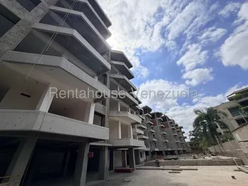 Apartamentos En Venta De Baja Densidad Entre Unidades De Una Planta, Dúplex Y Penthouses En La Castellana Mls #26-15710