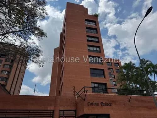 Apartamento En Venta En La Exclusiva Urbanización Valle Arriba #26-19092