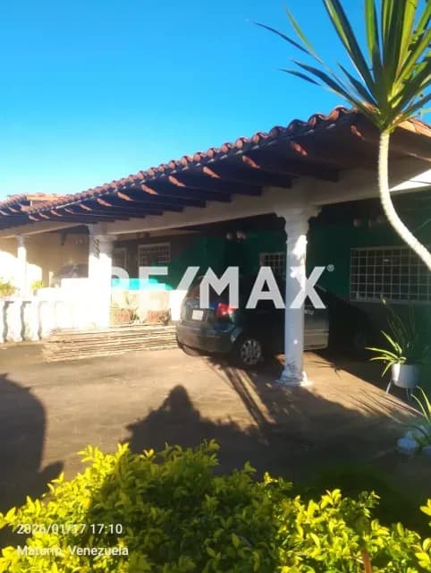 Se Vende Casa en la Urbanización Los Girasoles, Zona industrial.