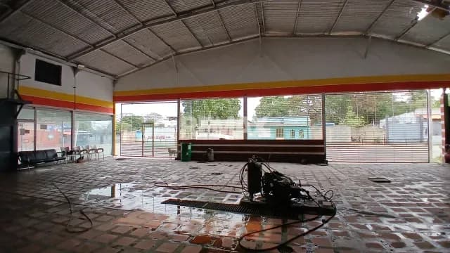 venta de galpon multifuncional con 3 locales comerciales ,autolavado,casa, terraza