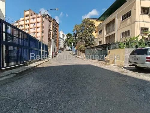 Yb Se Ofrece En Alquiler Local En Los Chaguaramos #26-13055