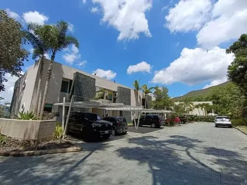 Venta De Townhouse Con Vigilancia Privada Y Financiamiento En La Viña