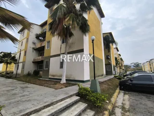 En venta apartamento planta baja Res Senderos de San Diego