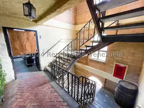 Cf // Espacioso Local Comercial Disponible Para Alquiler, Con Una Amplia Terraza Perfecta Para Eventos Al Aire Libre Y Reuniones Sociales., El Hatillo // Mls #24-26933