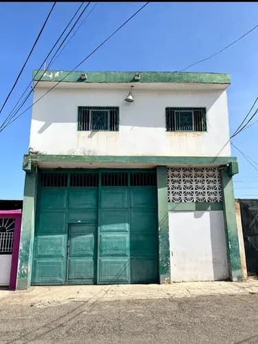 Galpón En Venta En El Barrio San José Y En Zona Oeste. Gl