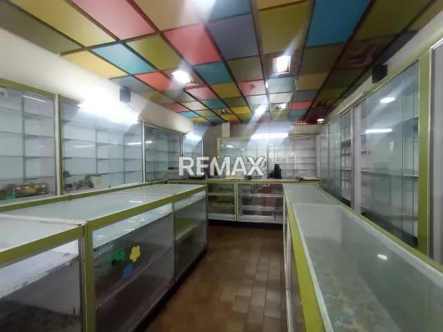 LOCAL COMERCIAL EN ALQUILER – CALLE PRINCIPAL DE LA URBINA - A PIÉ DE CALLE
