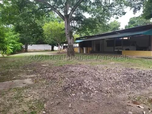Terreno , Ideal Para Desarrollo Habitacional Y Comercial, Estrategicamente Ubicado En La Zona Norte De Valencia,, Cercano A Av Andres Eloy Blanco Zonificacion Comercial, Residencial