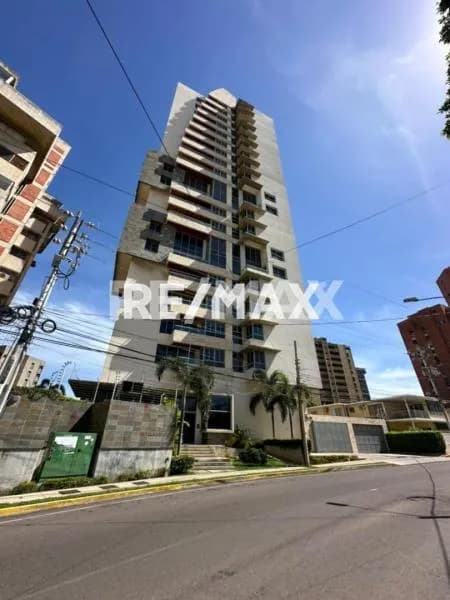 Apartamento de Lujo, Sector La Lago