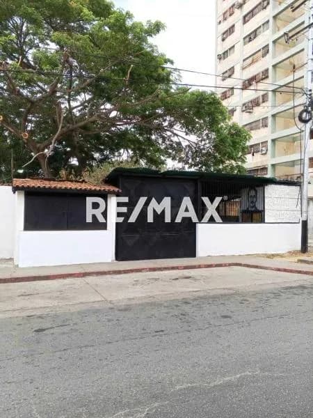 Excelente Local Comercial en Venta, en excelente ubicación, Cúa, Edo. Miranda.