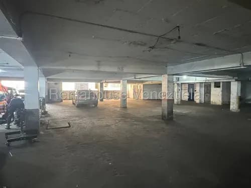 Espectacular Sótano Con Capacidad De Estacionamiento De 21 Puestos Y 1 Área Oficina En Alquiler. Urb. Los Chaguaramos.