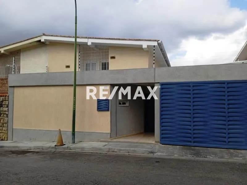 CASA EN VENTA - URB. ALTO PRADO