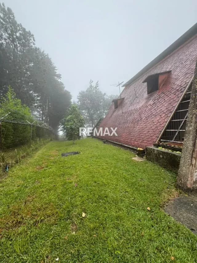 VENDO CHALET EN CUBIRO