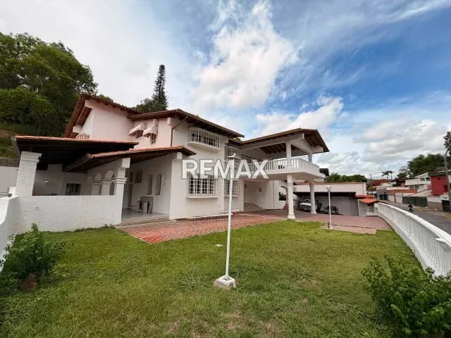 Casa en venta - $750k