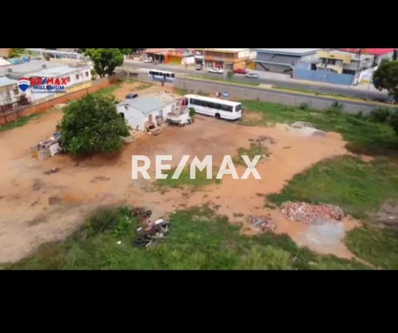 Terreno en venta en via principal de Panamericano a pocos metros de la Curva de Molina