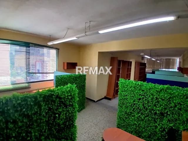 ALQUILO OFICINA 112M² BOULEVARD DE SABANA GRANDE