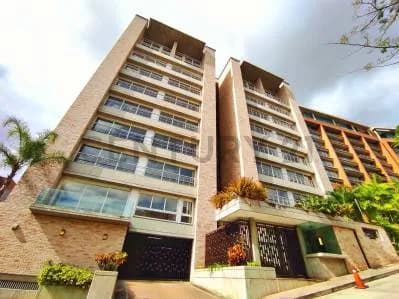 Apartamento en venta remodelado en Lomas de Las Mercedes