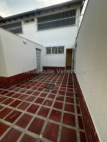 Ip Alquilo Apartamento Tipo Anexo En Macaracuay En Calle Cerrada Con Vigilancia Y Tanque De Agua 26-19357 Yf