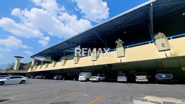 LOCAL COMERCIAL EN VENTA - CENTRO COMERCIAL MACARACUAY