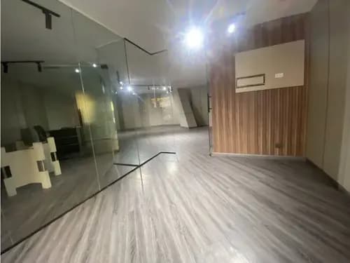 En Alquiler Oficina De 78m2+7m2 Terraza 1 Baño.ccct Pirámide Invertida