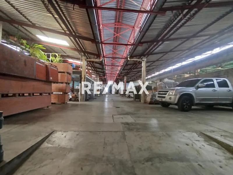 Se Alquila Espacio Cerrado en Galpón Co-Working 320m2 Av. Andrés Bello