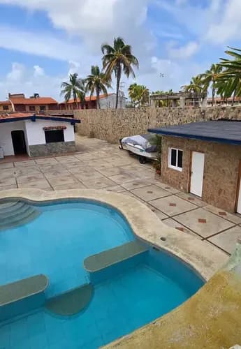 Casa Posada En Venta En Chichiriviche Ls