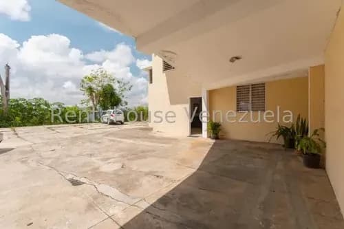Townhouse - Colinas De Bello Monte - Mls #25-7743 - Yb