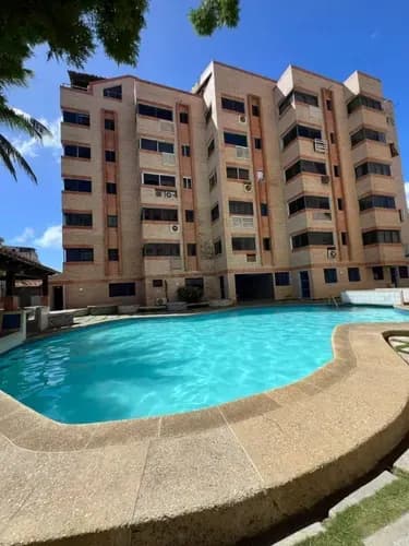 Apartamento En Venta En Tucacas Planta Baja, 100 Mts2 Áreas Sociales. Yh