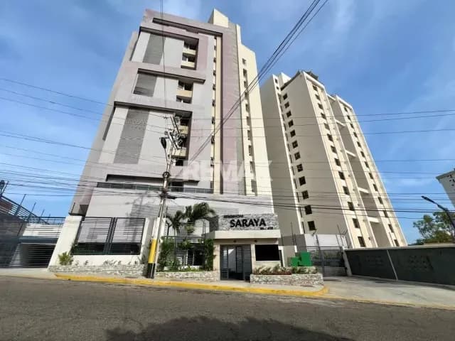 APARTAMENTO EN SEMI- GRIS SECTOR EL MILAGRO PARA REMODELAR