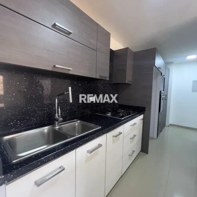 ALQUILO APARTAMENTO EN URB. LAGO COUNTRY III