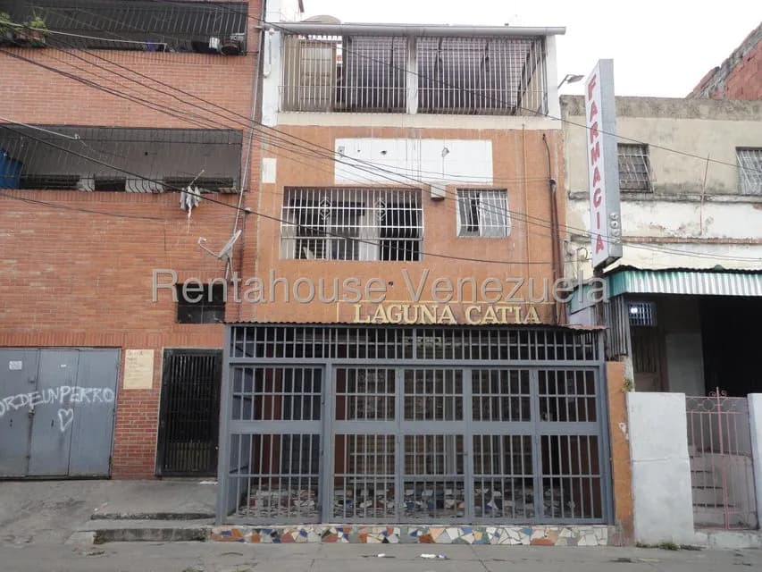 Casa (Multipes Niveles) en Venta en Catia, Distrito Metropolitano