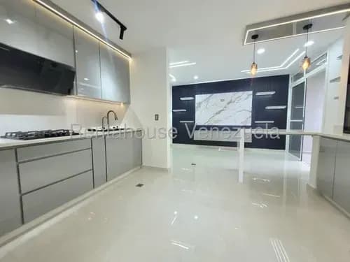 26-20072 Yyeni Linares Vende Townhouse Conectado A Planta Electrica Zona Alto Trafico Barquisimeto