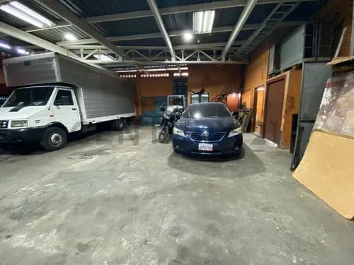 Galpón En Alquiler De 157 M² En Esquina Con Mezzanina Y Oficina Los Rosales